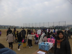 受付がボチボチ始まります、まだ寒~~い!