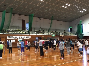 ラジオ体操です。(音響の不具合で、定岡大会長の号令で体操しました。)