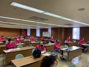 まずは座学