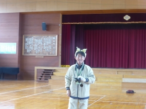 まだまだ緊張の児童に、西本副校長のこの姿!和んだぁ~♪