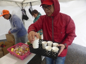 お隣の甘酒の差し入れです、ありがたかったぁ~♪