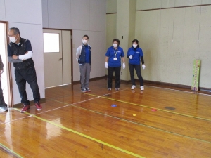 4人で優しく指導しました