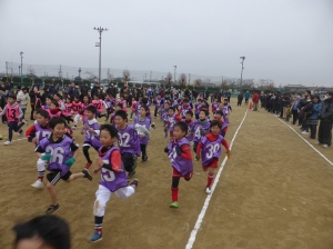 大会半ば、低学年男子&女子のスタートです