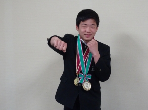 得意の右ストレート!!