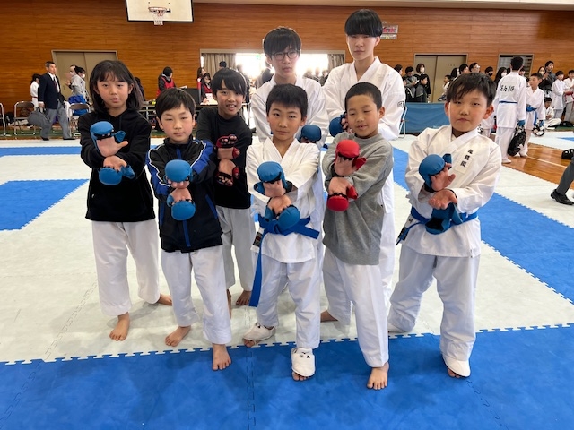 志学館