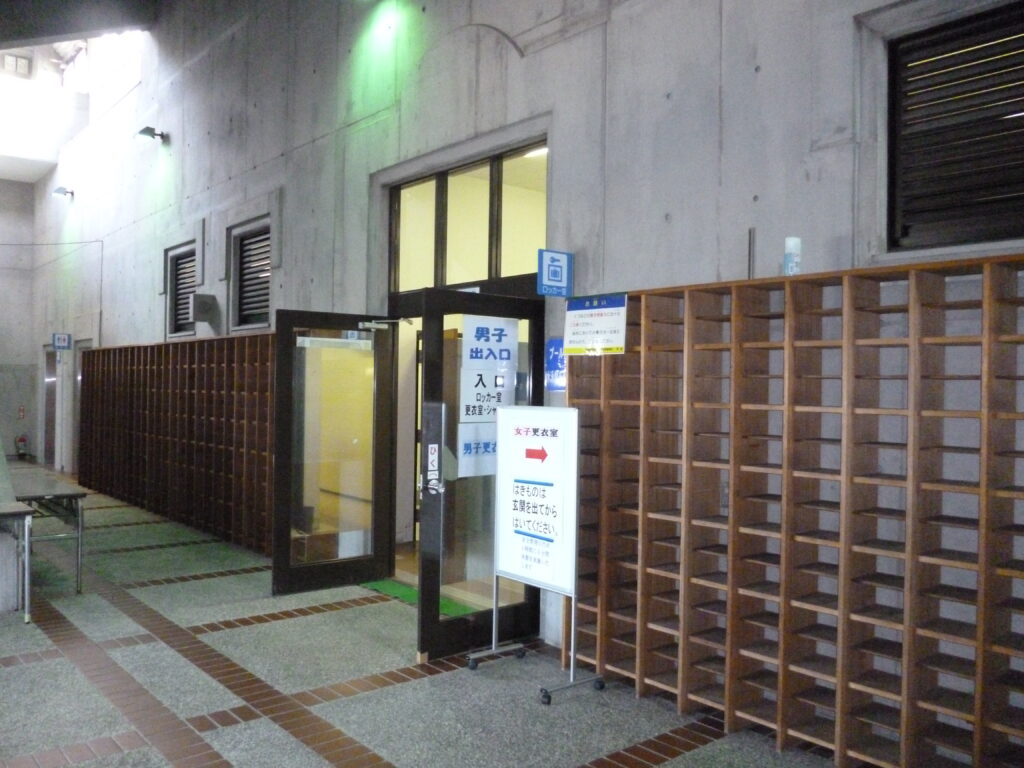 水島緑地福田公園プール正面ホール