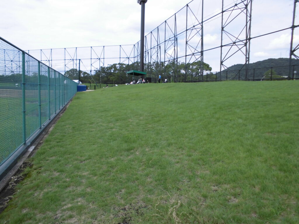 水島緑地福田公園野球場内野スタンド