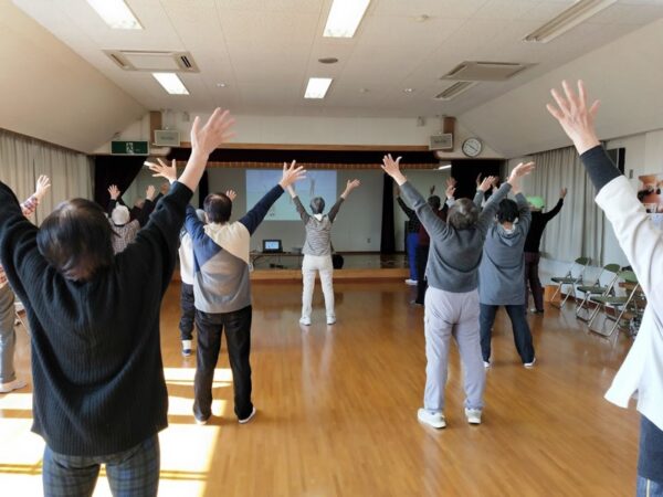 赤崎シニア友愛クラブ健康ラジオ体操の様子1