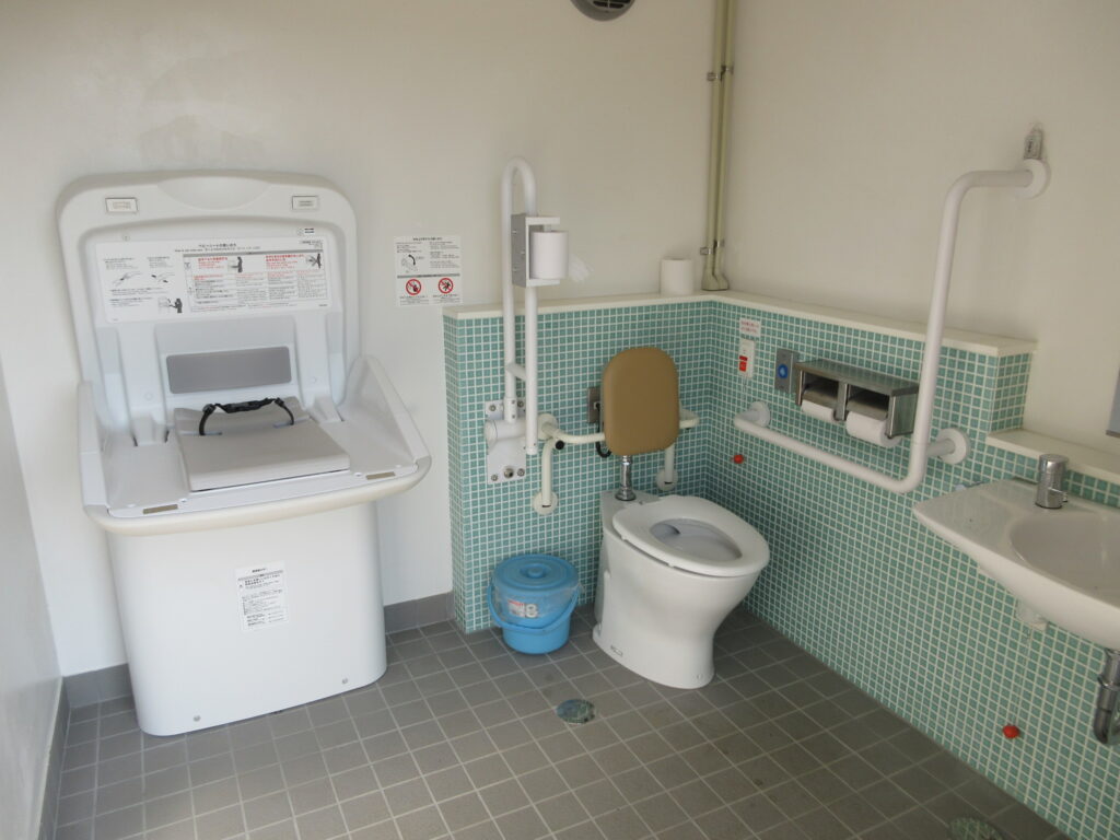 福田公園遊具広場多目的トイレ