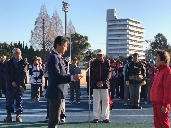 特別表彰式　45年連続皆勤の諏訪さんは赤いエウアの素敵なかたです