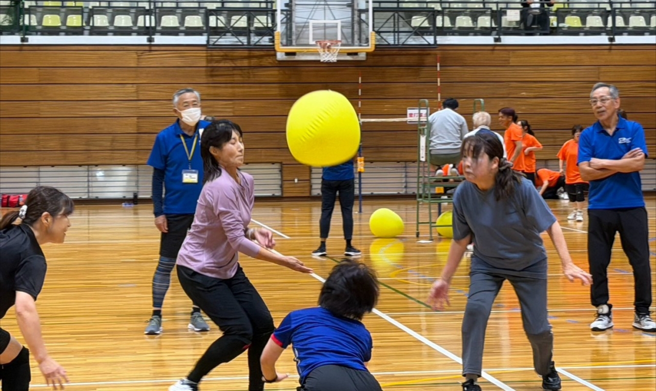 声を掛け合ってボールをつなげ！