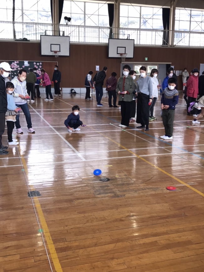 三世代スポーツ交流会in下津井東小学校　倉敷市スポーツ推進委員協議会　児島地区　ディスコン指導