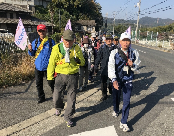 コースリーダを先頭に中山公園を目指しています