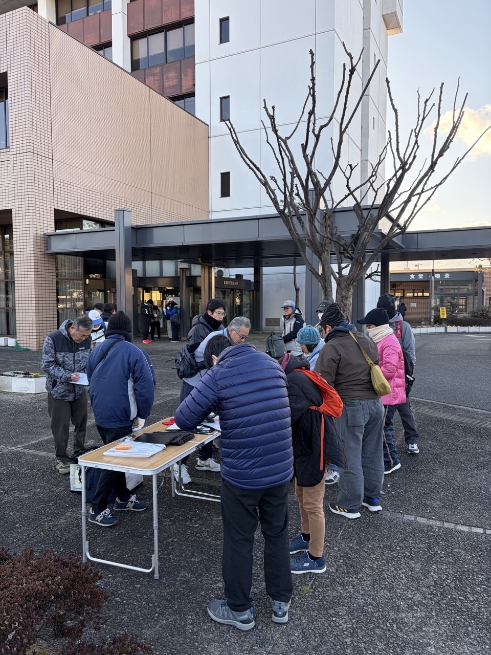 児島支所前で受付開始