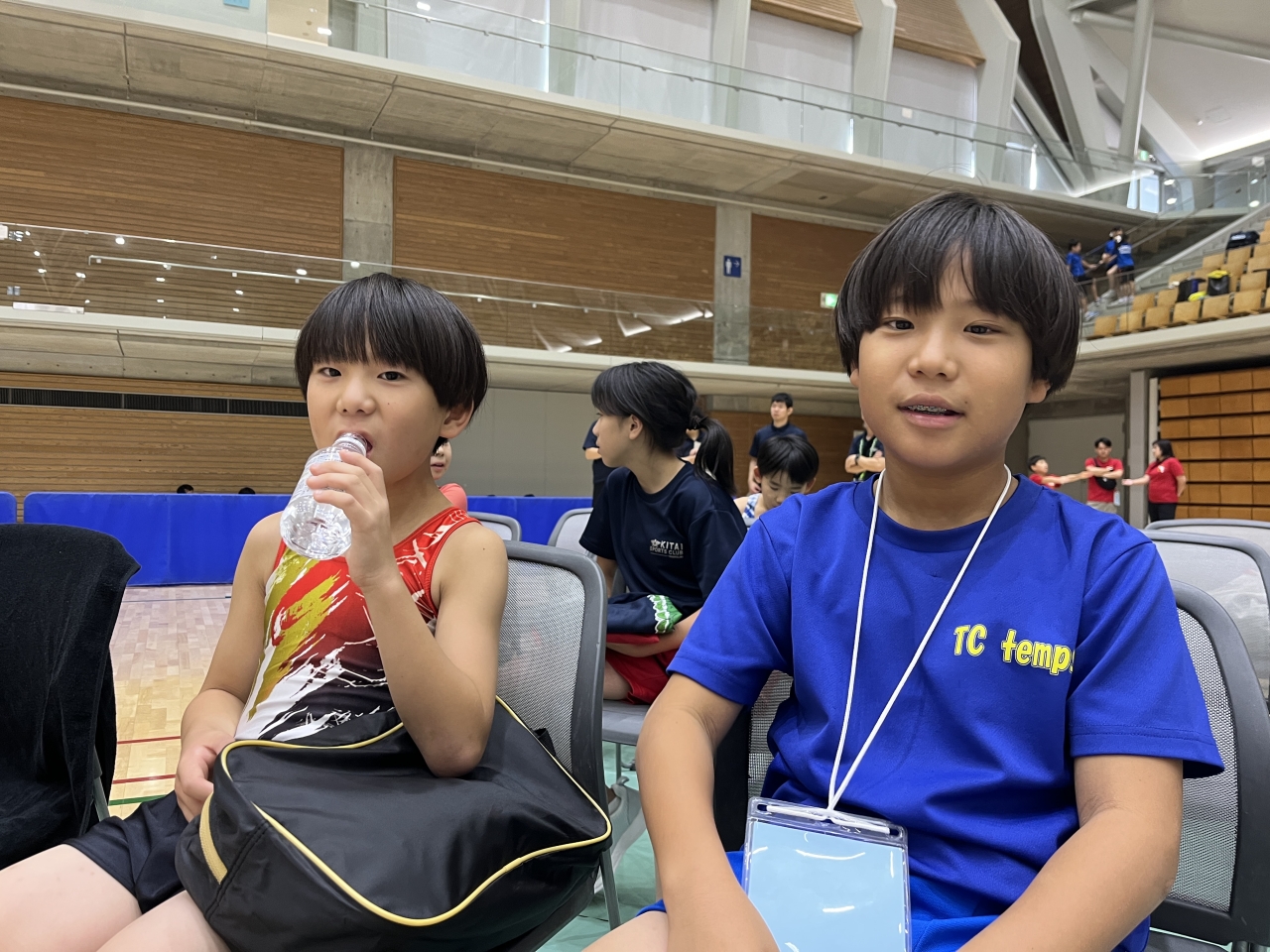決勝演技前の村上千空選手とスポッターを務めた兄,湊都選手