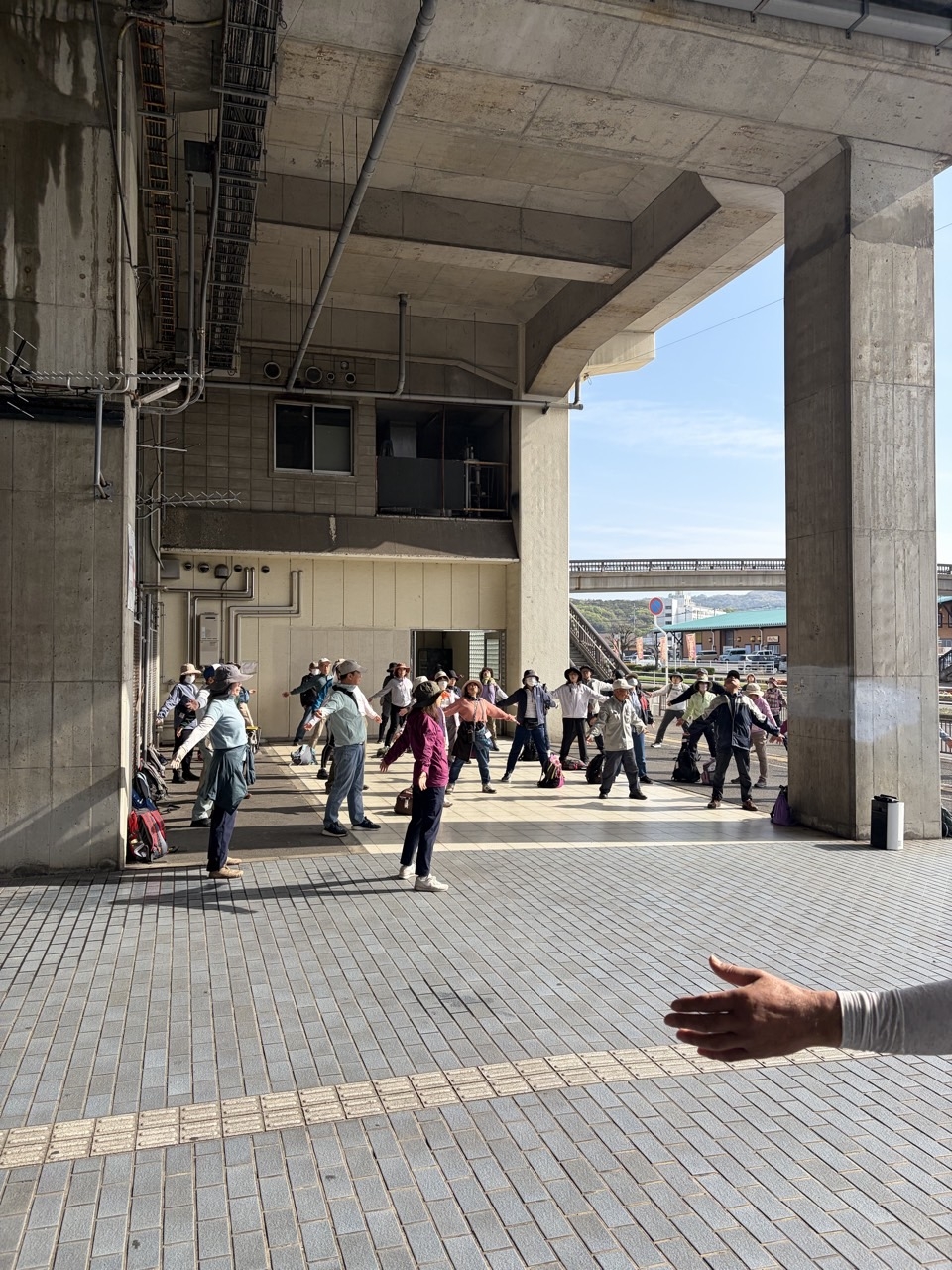 ラジオ体操第一の準備体操をしてスタートです