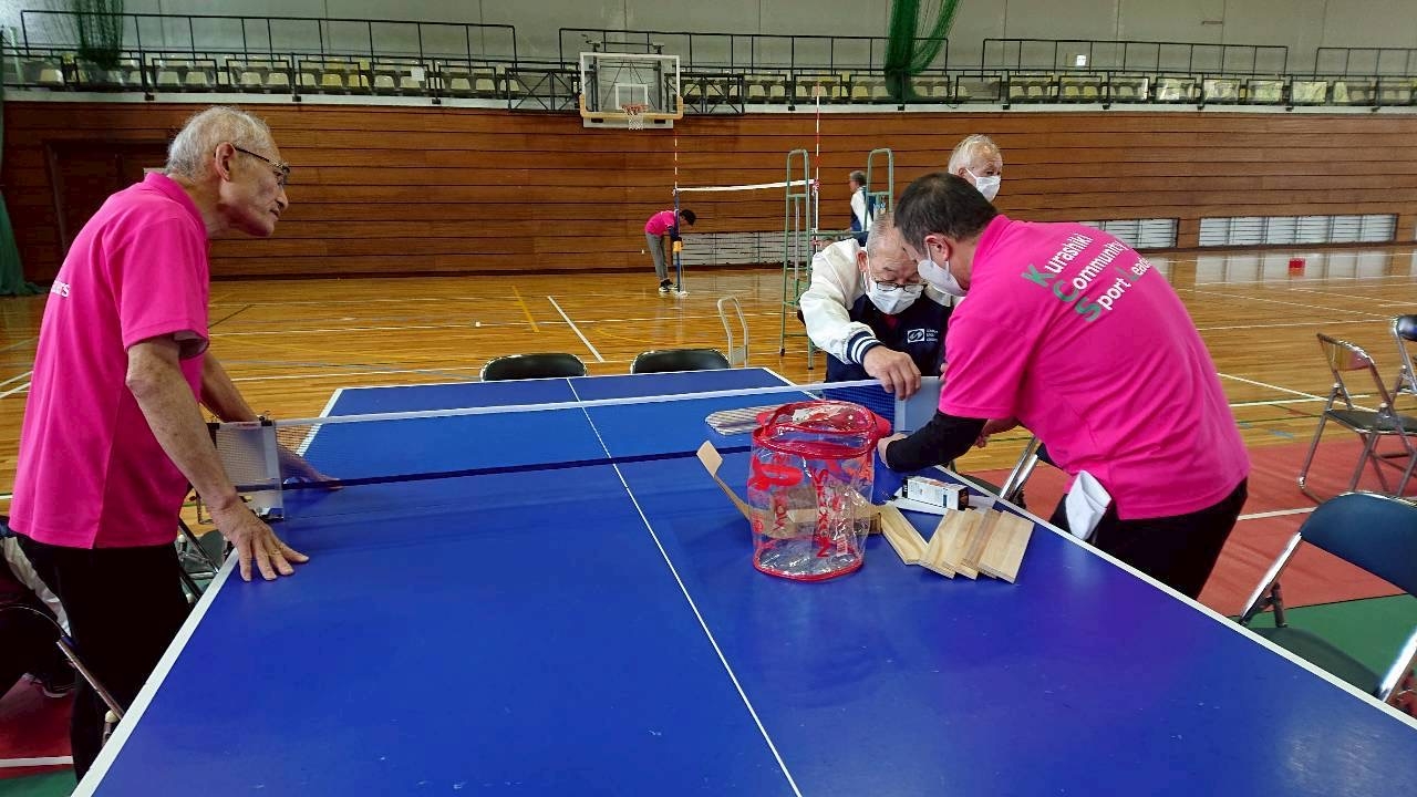 卓球バレーの準備中