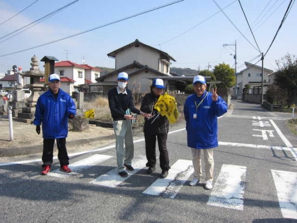 交通量の多い笹沖での交通係。玉島の推進委員さんです。