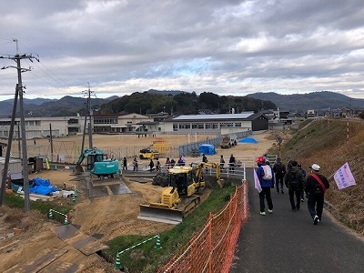 箭田小学校そばの高馬川。堤防の改修工事が進みます。