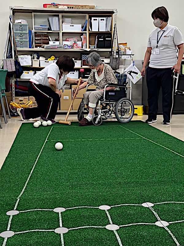 車いすで上手に打ってます