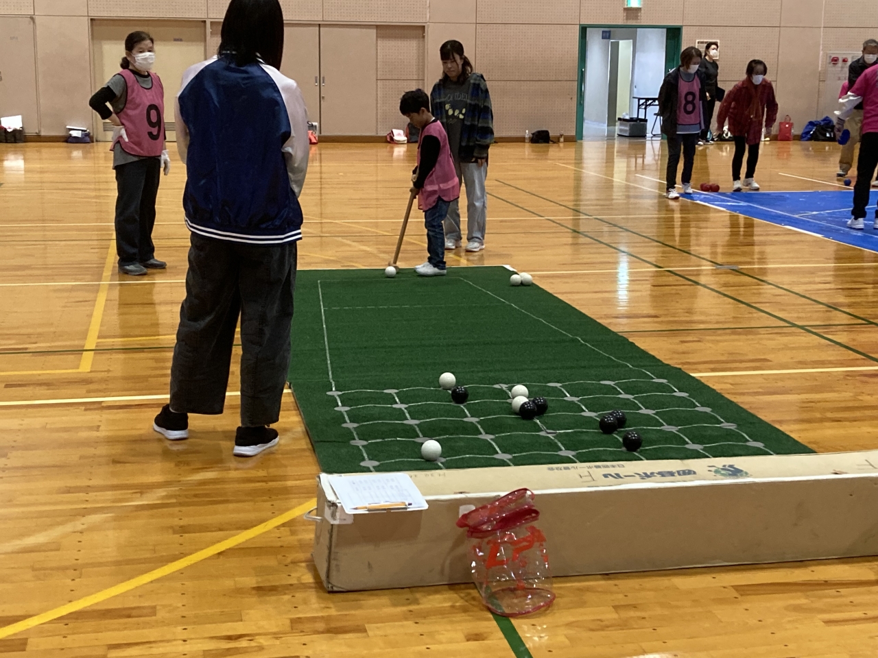 子供さんも参加して囲碁ボール