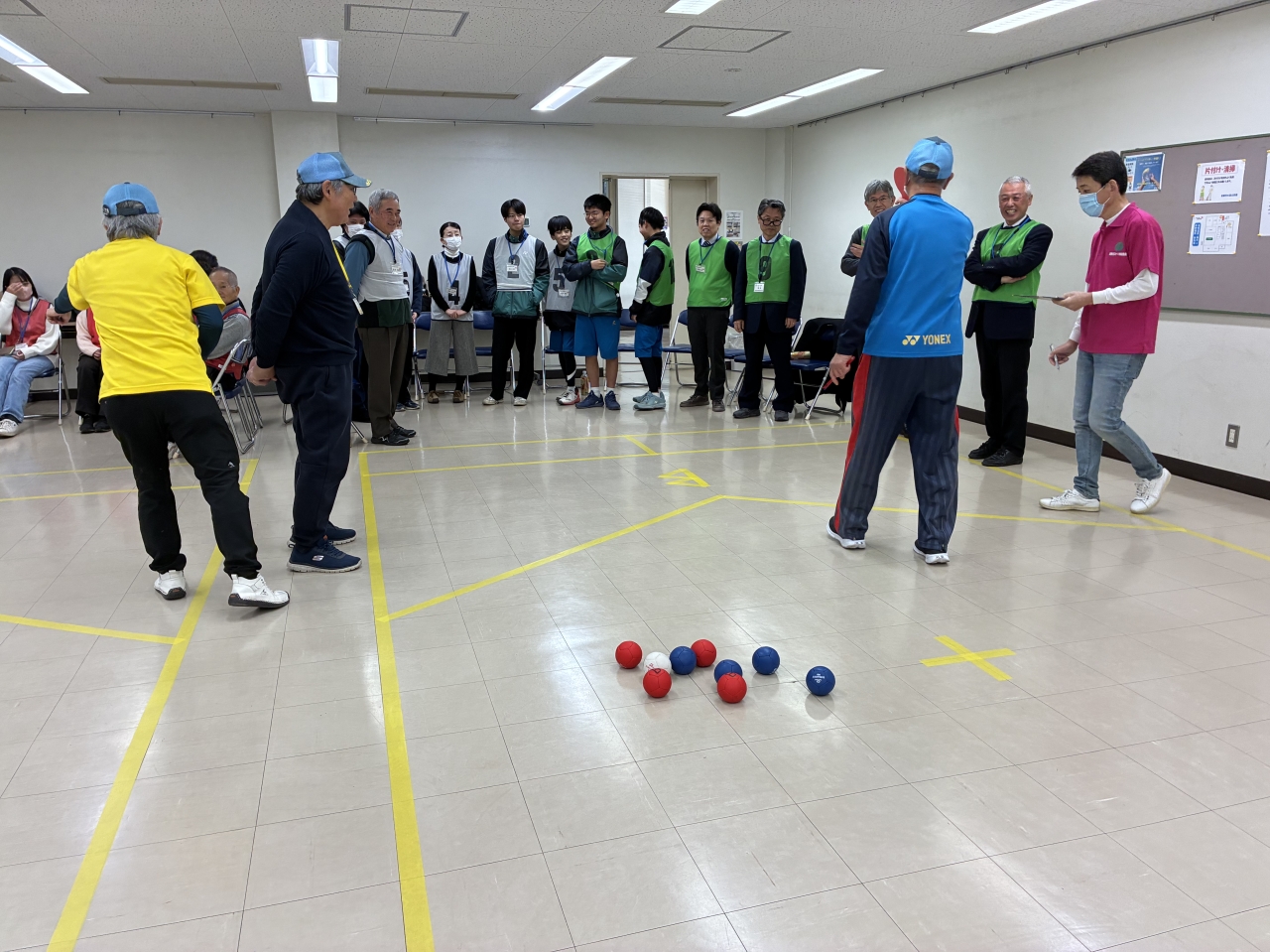 隣のコートでも対戦