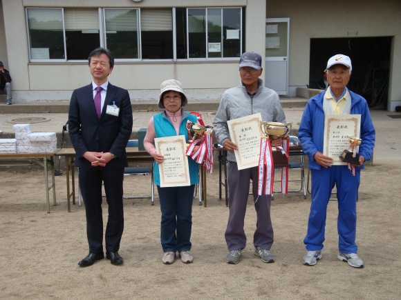 スポーツ振興課山本課長と上位入賞者