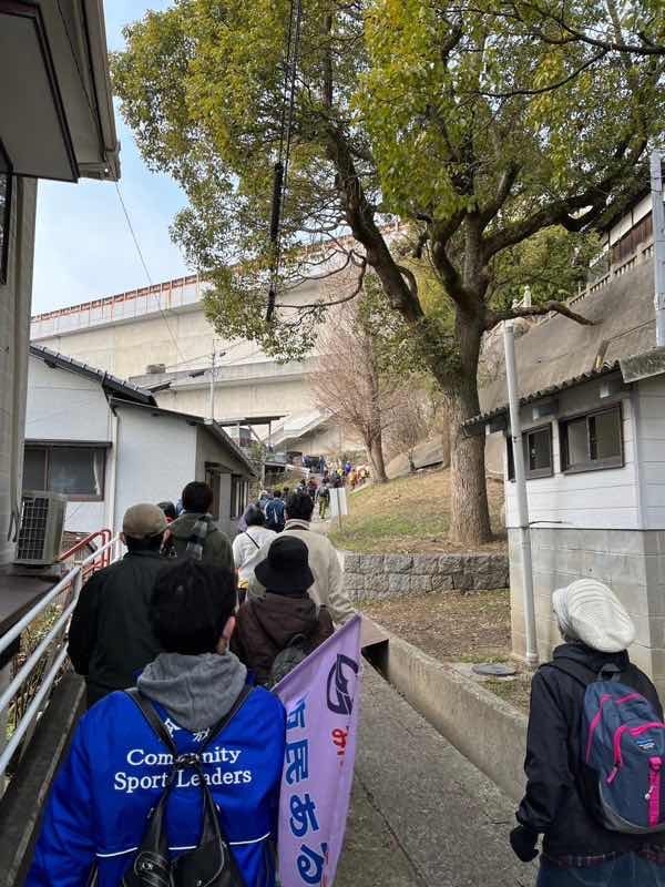 瀬戸大橋のたもとの峠の坂を上ります