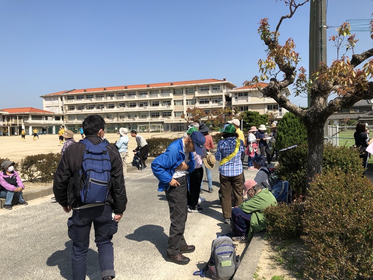 新田中学校でトイレ休憩をとりました。