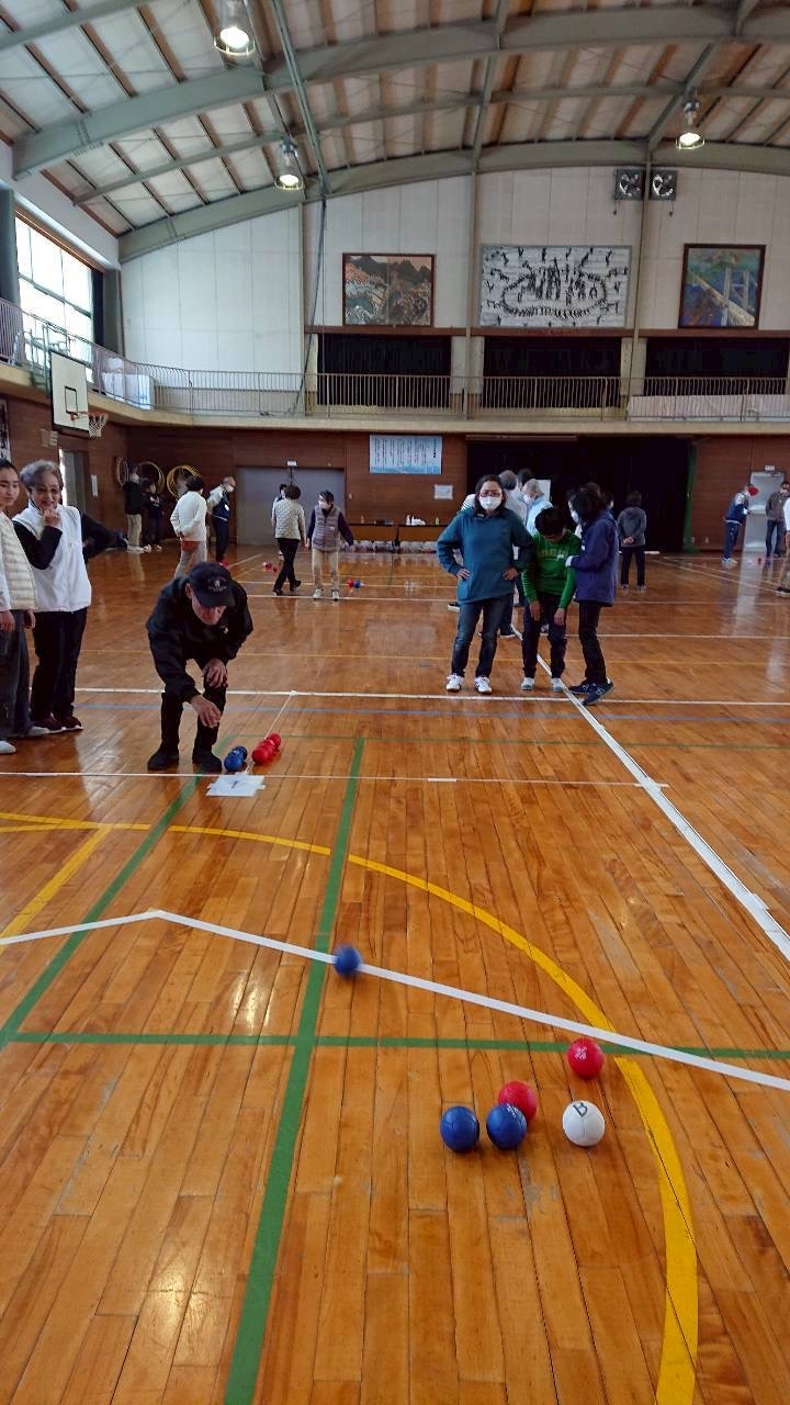 ジャックボールに近づくように投げます①