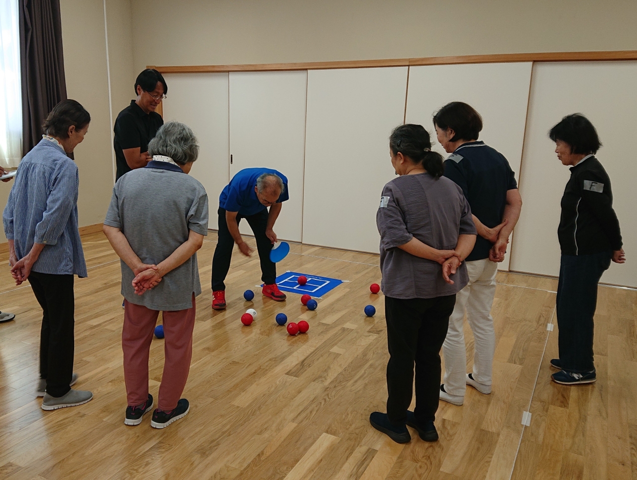 ジャックボール(白色)に近いのはどっちだ！？