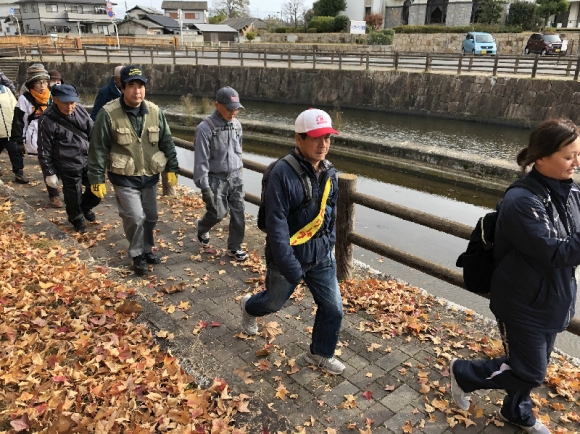 コースリーダー先頭で酒津公園