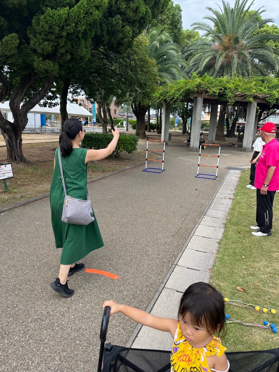 ラダーゲッター。梯子に、ひも付きボールを引っかけます。