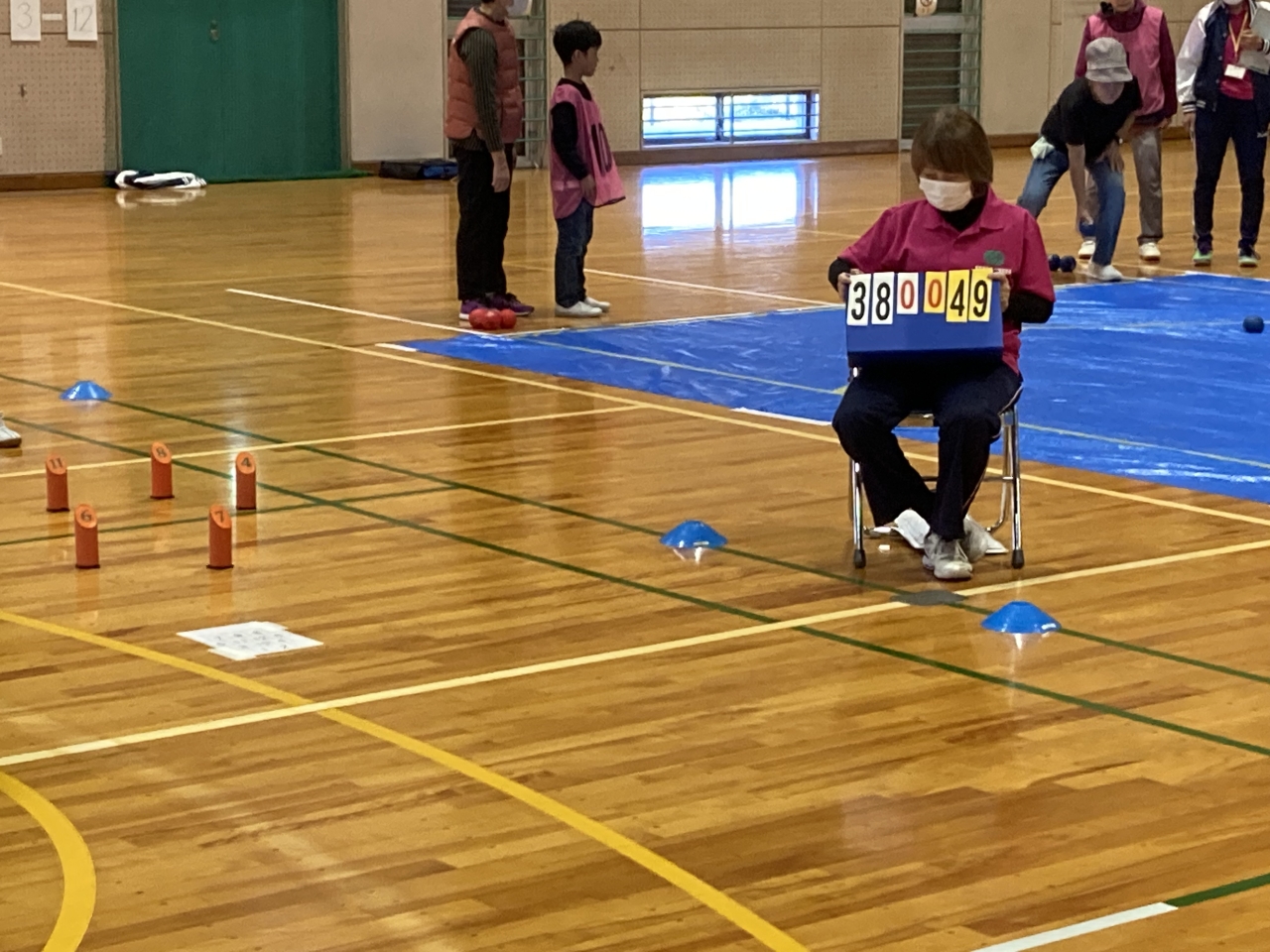 この後右チームは50点を超えて25点に