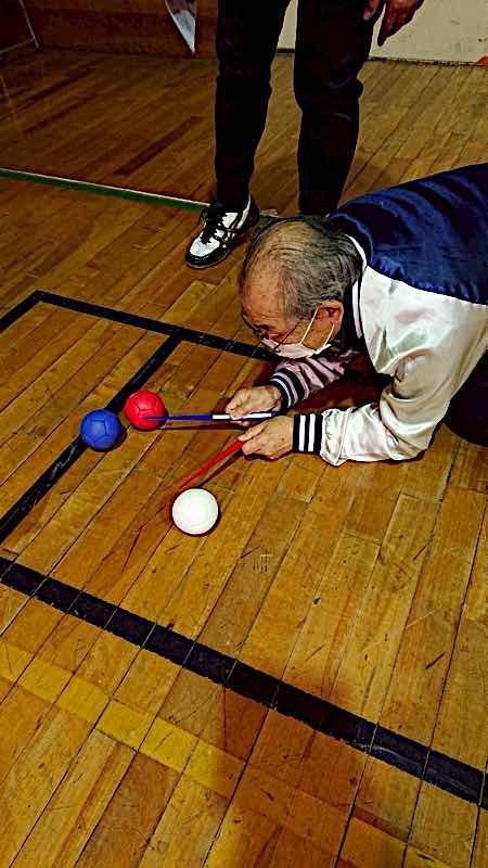 ジャックボールとの距離を測ります